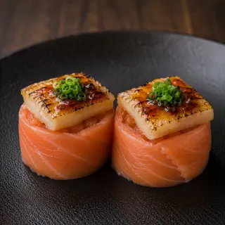Gunkan de Salmão e peixe manteiga