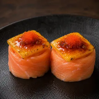 Gunkan de Salmão e manga