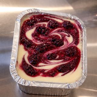 Bolo Gelado Chocolate Branco e Frutos Vermelhos