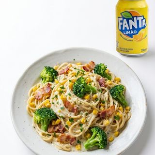 Esparguete com Milho,Bacon, Brócolos e bechamel + Bebida