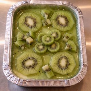 Bolo Gelado  chocolate branco e kiwi
