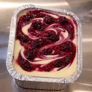 Bolo Gelado Chocolate Branco e Frutos vermelhos 300g