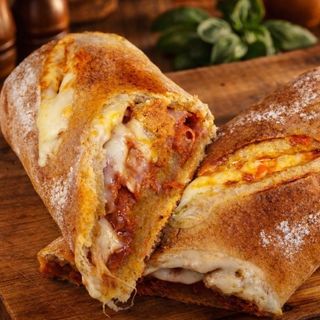 Pão com chouriço e queijo