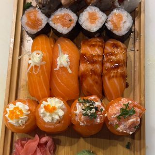 9.  Sushi salmao  - 20 Peças