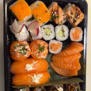 12. Shake sushi box -  20 uni.