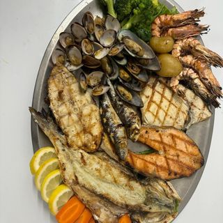 Mista Peixe Grelhado com Marisco