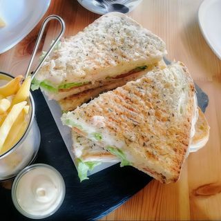 Tosta de Presunto e Brie para Um