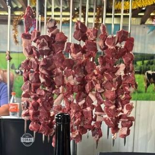 Mini espetada de vaca em espeto
