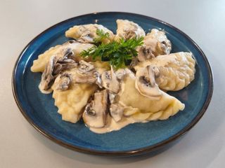 Bolinhos caseiros com batata e cogumelo