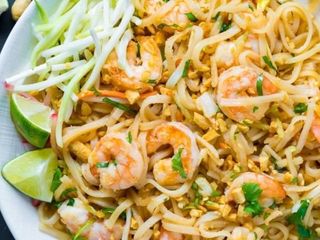 Shrimp pad thai