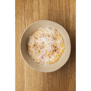 Ovos mexidos cremosos com queijo parmesão