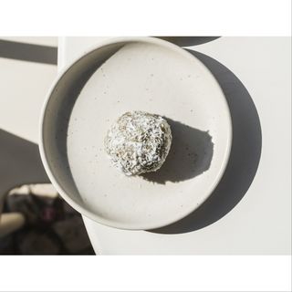 Bola de matcha, amêndoa e coco