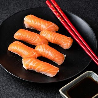 Nigiri de Salmão e Amendoa 8 Peças