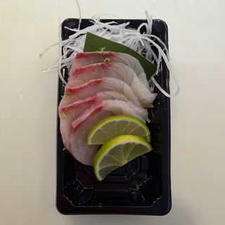 Sashimi de peixe lírio