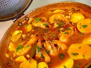 Cataplana de Polvo, Camarão e Amêijoas.