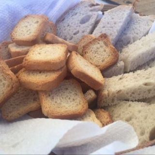 Cesta de Pão e Tostas