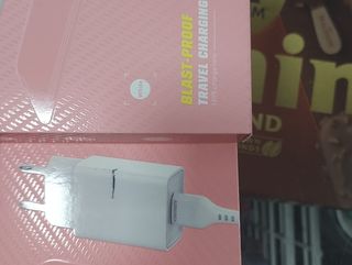 DCO1L USB charger 2.4 A with lighting cabel for iPhone white