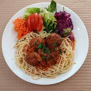 Almôndegas com esparguete