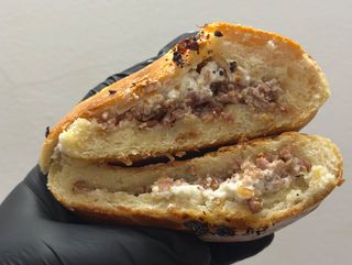 Pão de abóbora de calabresa e requeijão