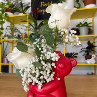 Urso com 2 rosas