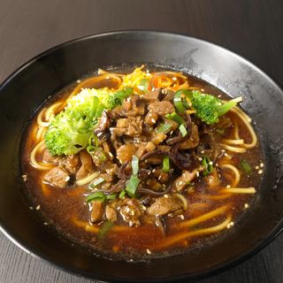 Massa em Sopa com Carne de Porco Estufada