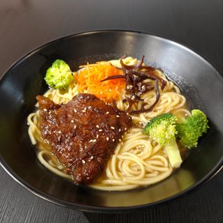 Massa em Sopa com Bife de Porco