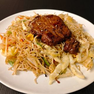 Chaumin de Massa Arroz com Bife de Porco