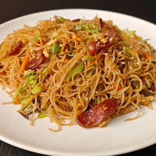 Chaumin de massa arroz com salsicha chinese