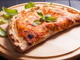 Calzone de frango com catupiry