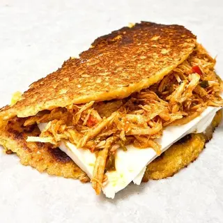 Cachapa Frango com Queijo