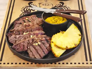Picanha Laminada com Feijão Preto