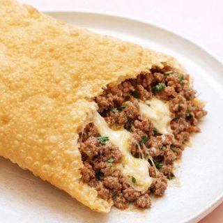Pastel carne e queijo