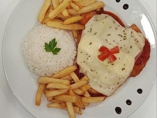 Diária , Massa à bolonhhesa, Nhoque ao molho Branco e bacon, Parmegiana de frango