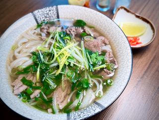 06. Phở com Carne de Vaca