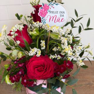 Cx 3 rosas Vermelhas
