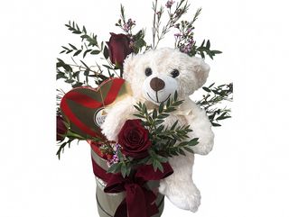 Pack Caixa + urso + Chocolate  + 3 Rsosas de