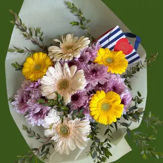 # 3001 Combo  Gerberas da Força Feminina com Chocolate
