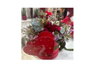 Caixa com 9 Rosas + chocolate