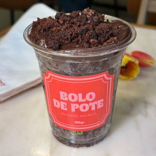 Bolo de Pote de Chocolate com Brigadeiro Tradicional