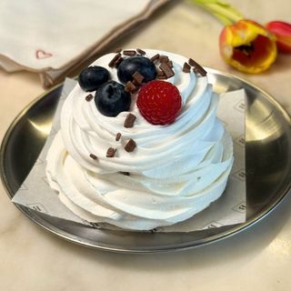 Mini Pavlova com Recheio de Brigadeiro Tradicional