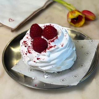 Mini Pavlova com Recheio de Brigadeiro de Lima