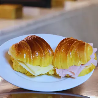 Croissant com Queijo / com Fiambre