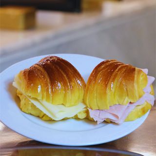Croissant com Queijo / com Fiambre