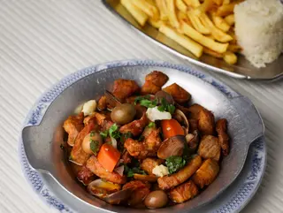 Carne de Porco à Alentejana