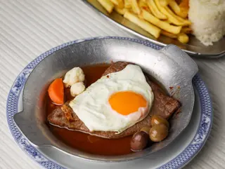 Bitoque de Vaca c/ Ovo à Portuguesa
