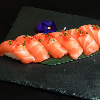 Nigiri de salmão