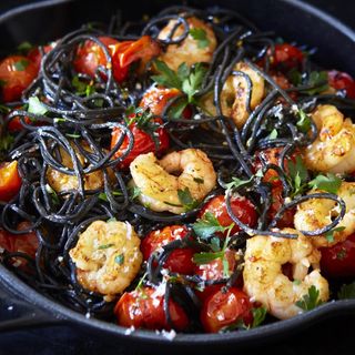 Linguine nero gamberoni