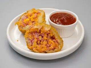 Bomba de Queijo Cheddar e Bacon