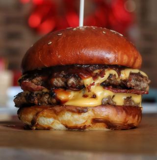 Hambúrguer Fritt Bacon (com batata frita)