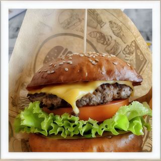 Hambúrguer Classic (com batata frita)